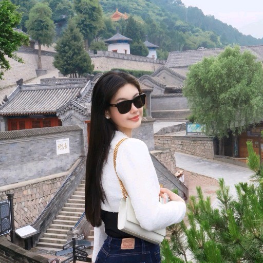Hoàng Thơ